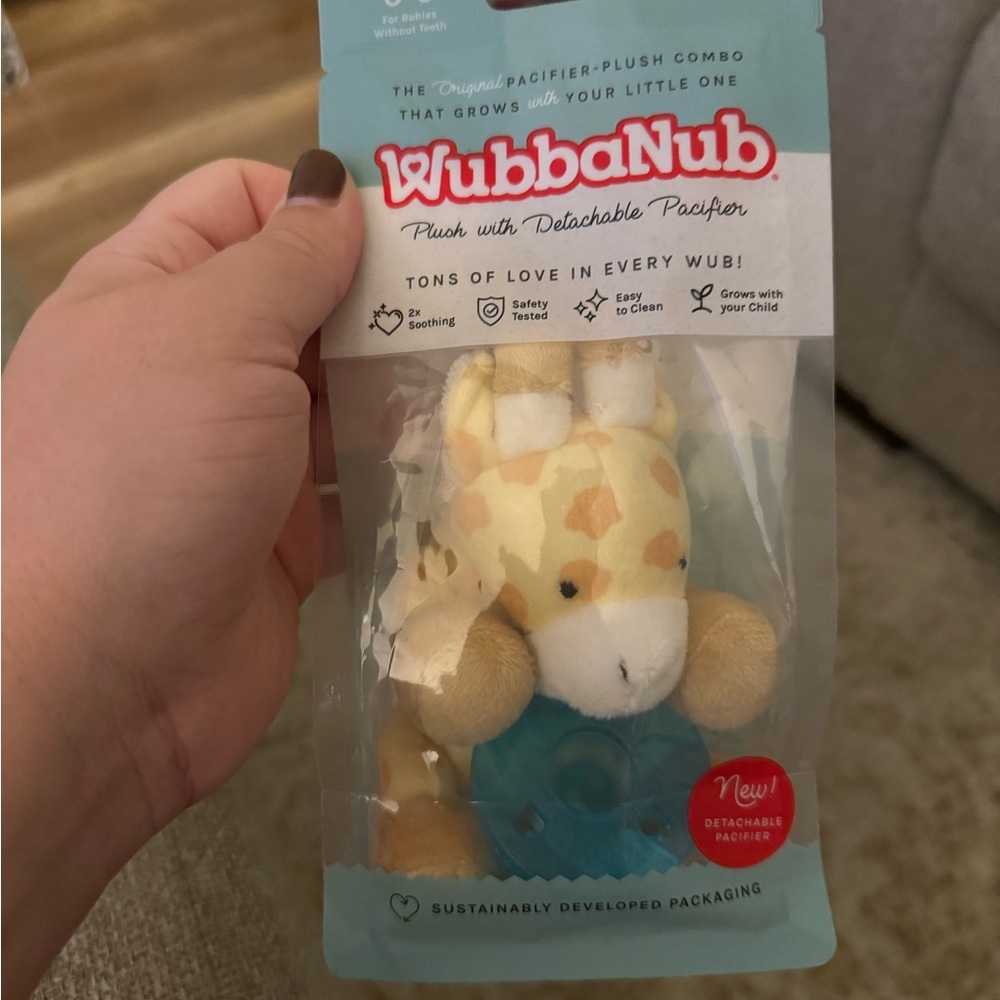 NWT GIRAFFE WUBBANUB BINKY HOLDER